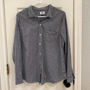 Black and white plaid Old Navy shirt.